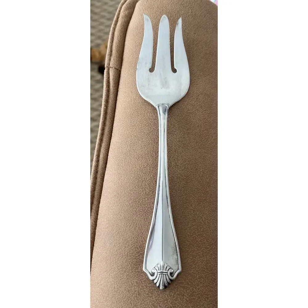 Vtg Rogers 1881 Oneida KING JAMES Silver Plate Large‎ 8.5” Meat Fork